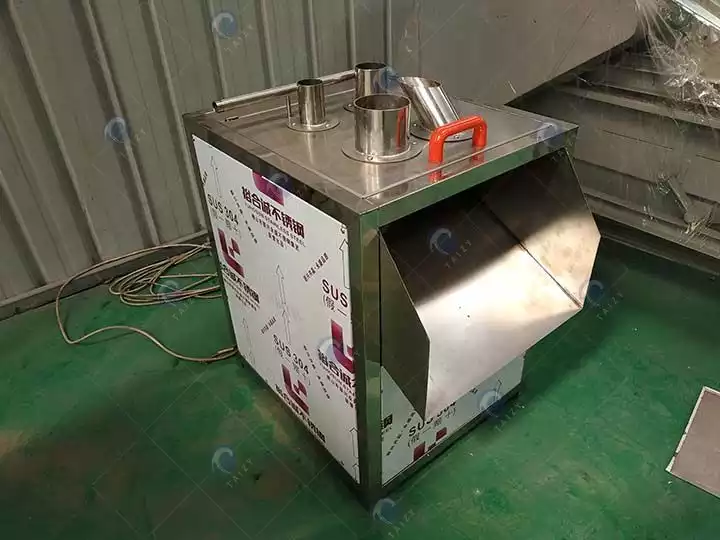 Vegetable slicing machine