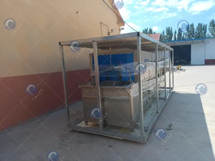 Deliver Plastic Crate Washing Machine To Russia 5 Plastic box cleaning machine for packing