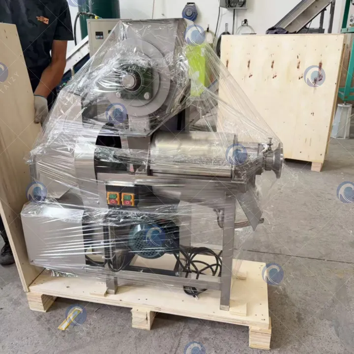 0.5T Crushing Screw Juicer Sold To Suriname For Galangal Juice Extraction 6 Juicer machine in packing process