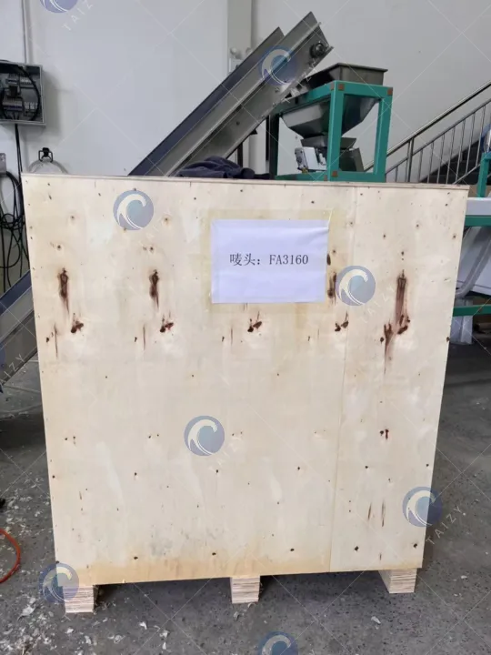 0.5T Crushing Screw Juicer Sold To Suriname For Galangal Juice Extraction 7 Juicing machine ready for shipment
